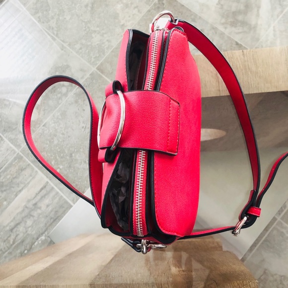 BCBGENERATION ELLE SHOULDER BAG IN POMEGRANATE RED - Picture 5 of 8